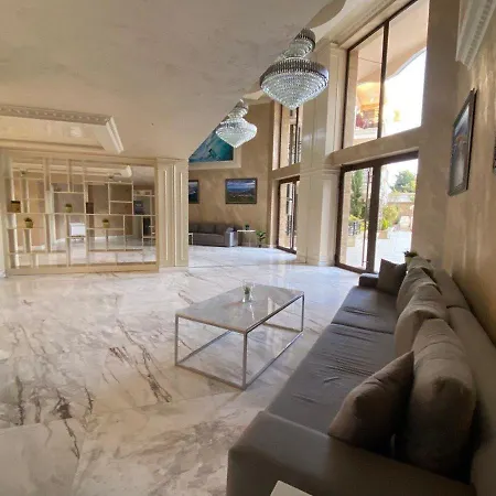 Valencia Gardens Terrace Apartment